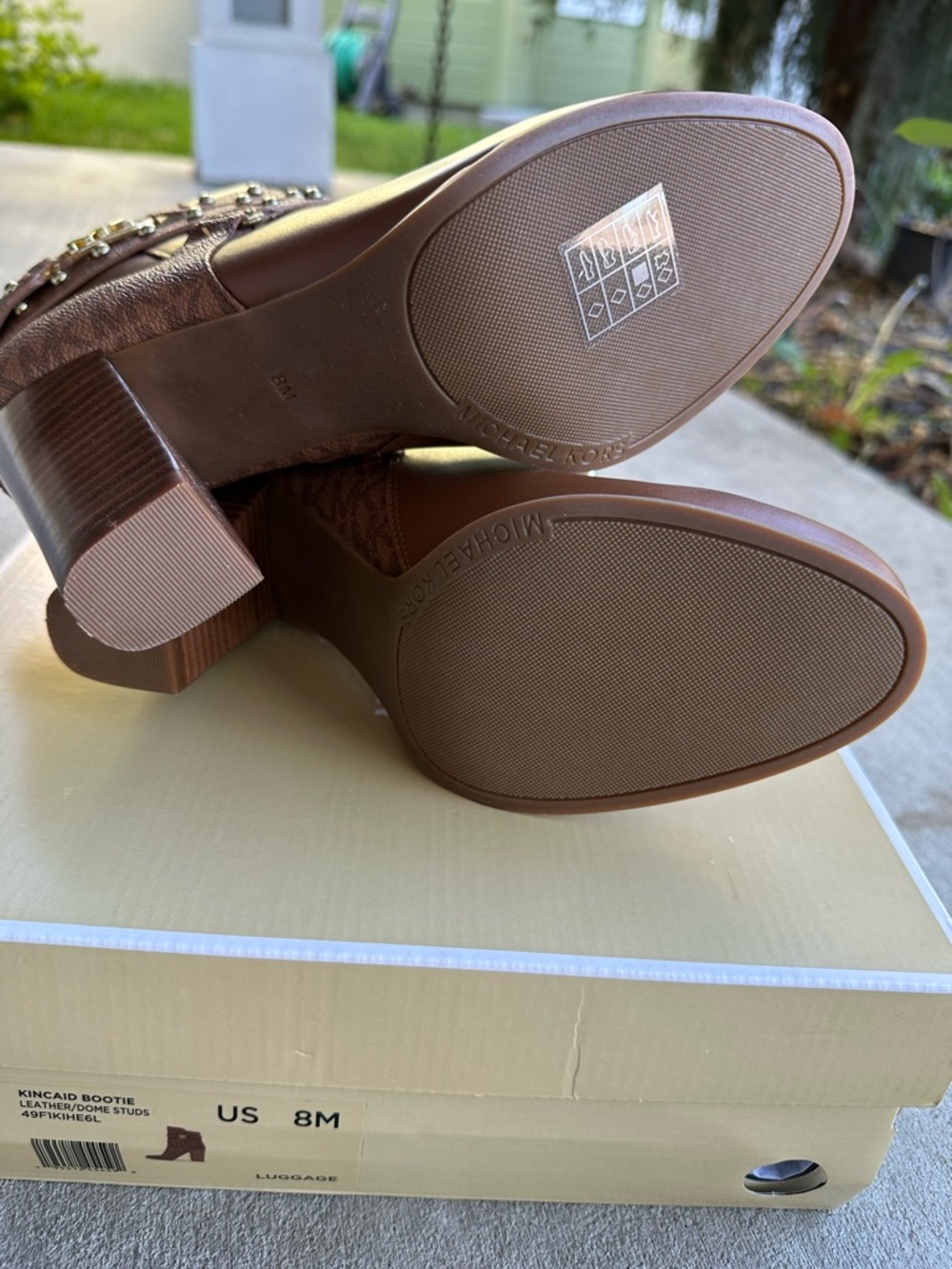 NIB Michael Kors KINCAID ANKLE BOOTIE LEATHER/DOME STUDS BROWN 8M US - Picture 8 of 10